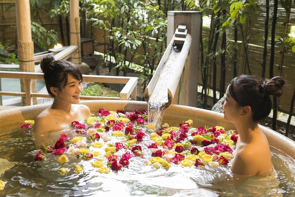 かわいい色浴衣で、温泉気分アップ。優雅な花風呂も楽しめる4257454