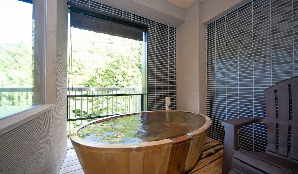 すっきり整えられた
モダンで明るい客室 / 2