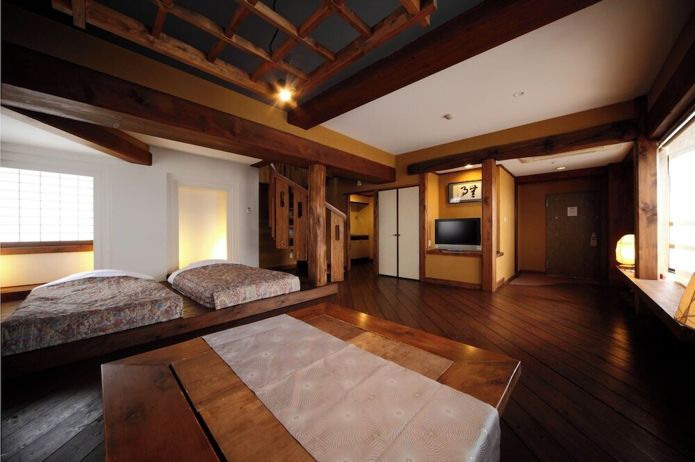 客室内のダイニングエリア