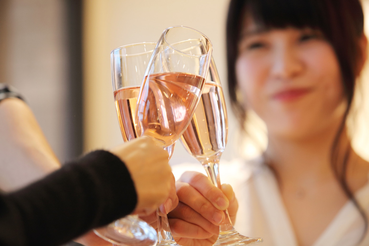 乾杯　女性