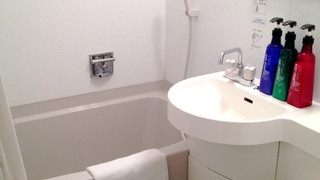 エコノミー ツインルームシングルサイズベッド 2 台喫煙可