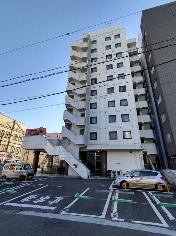 隣接駐車場の台数は少なく