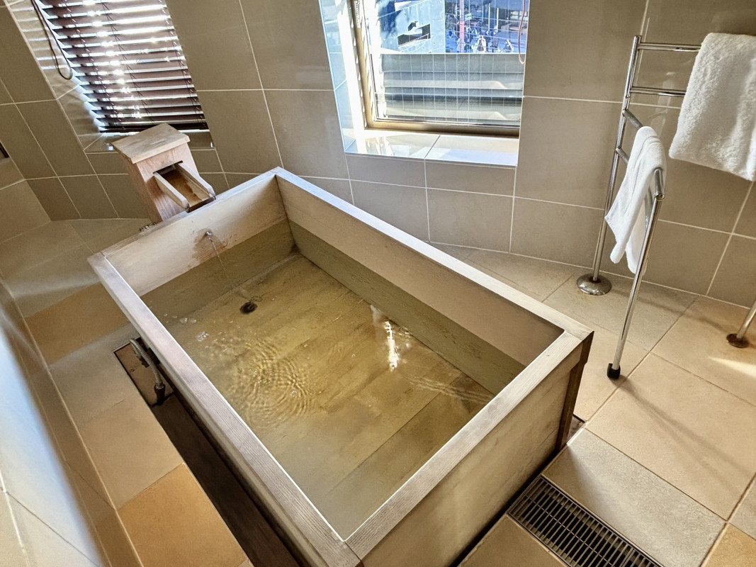 エグゼクティブスイート・月芭蕉 401号室の高野槙の風呂