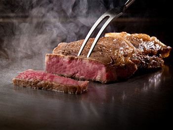 旅だからこそ贅沢に夕食を堪能したい3706471