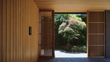 施設の入り口 / 33