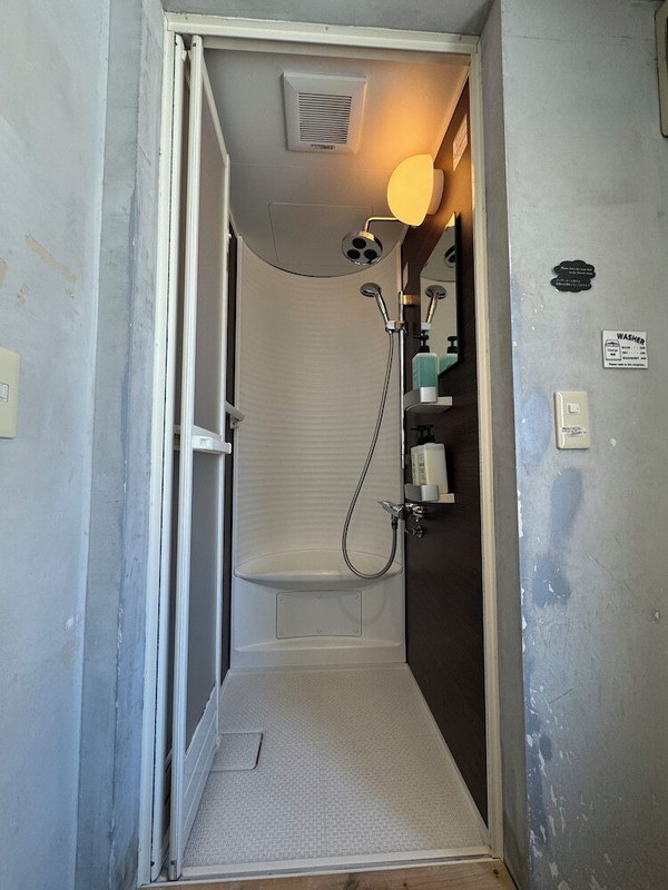 バスルームのシャワー