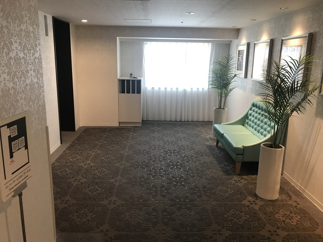 エレベーター前