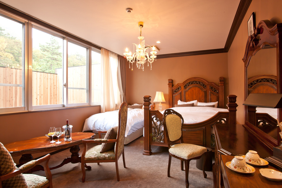 ヨーロッパのアンティーク輸入家具が魅力♡優雅な雰囲気を楽しんで4009451