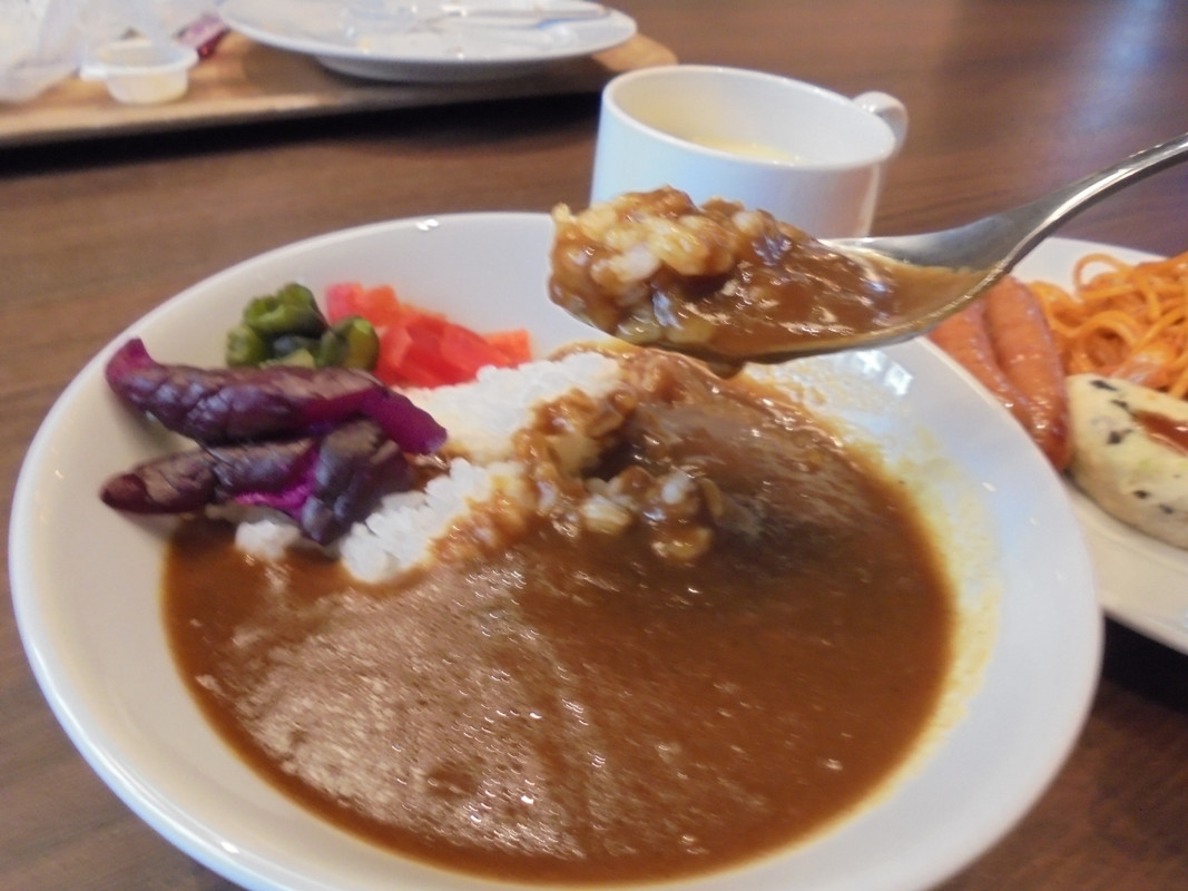 ブッフェ式朝食　カレーライス　いただきます