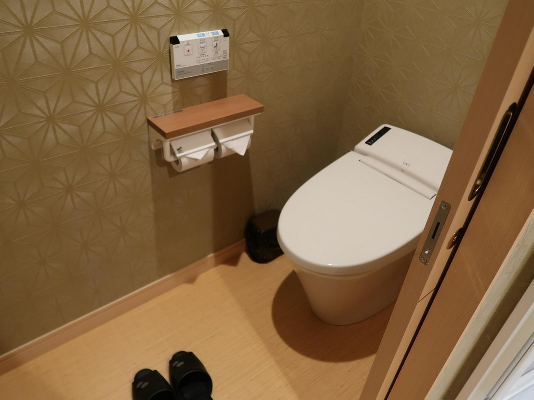 トイレは浴室とは別。