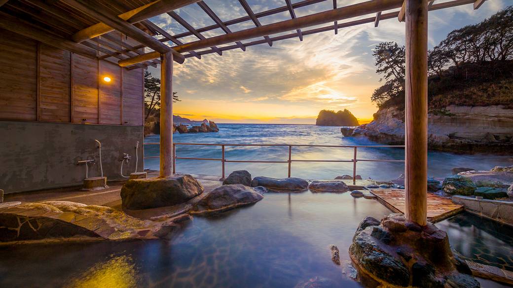 驚きと癒しに包まれる
波打ち際の露天風呂 / 3