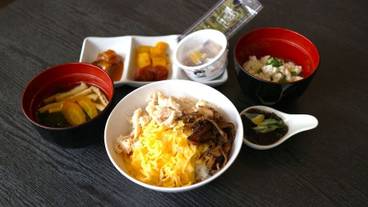 食事・飲み物 / 5