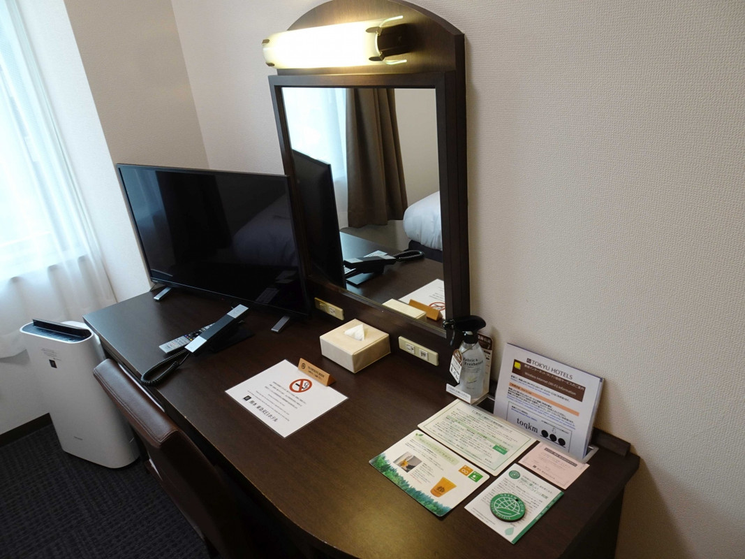 机周りやテレビです