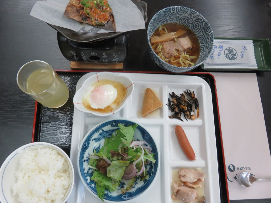 朝食はバイキング　高山ラーメンや朴葉みそ焼きなど