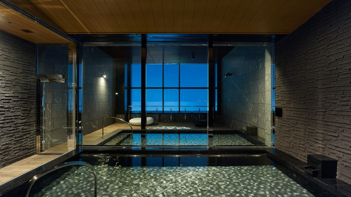 都会を見下ろす天空のレストランで一日が始まる3995967