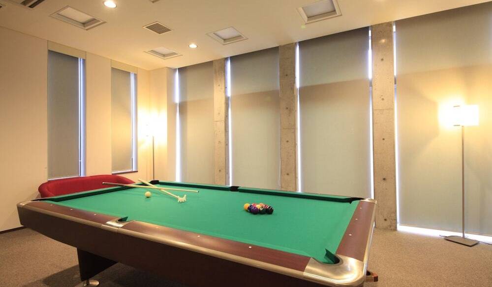 本格ビリヤードで
勝負しちゃおう / 2