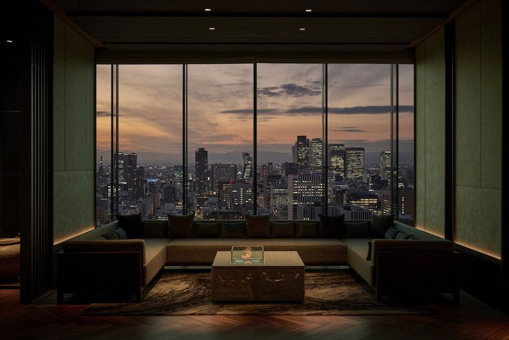 ロビー 夕景