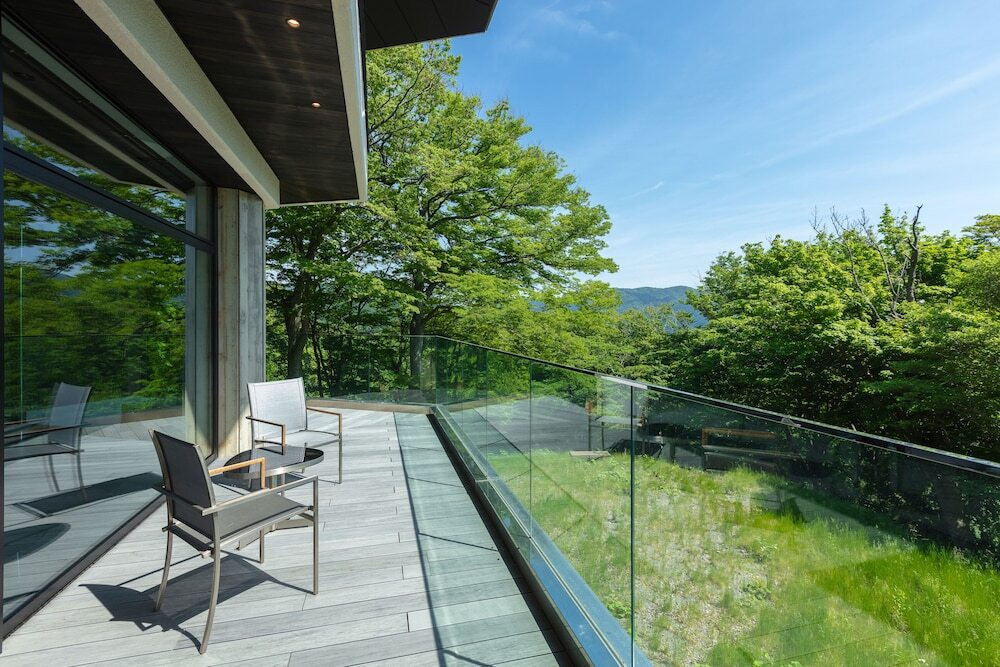 仙石原の"森の別邸"で、老舗ホテルの伝統と洗練に満たされる3652056