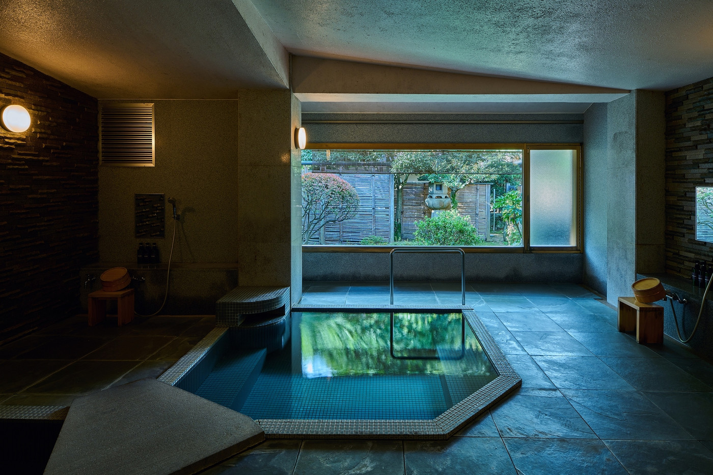 1. 【兵庫県】城崎温泉 登録有形文化財の宿「三木屋（みきや）」4245797