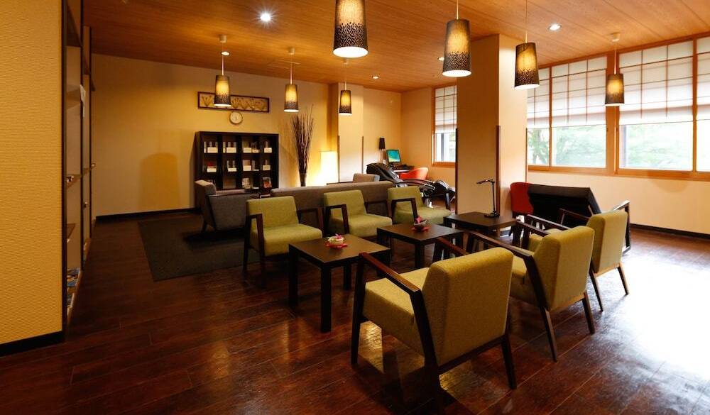 奥湯河原のモダン宿に
チェックイン / 4