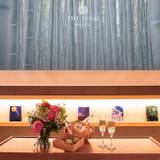 客室内　大画面のスクリーン / 3