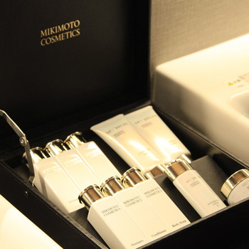 グランドピアノなど音楽の美しさを所々に表現したホテル4002339