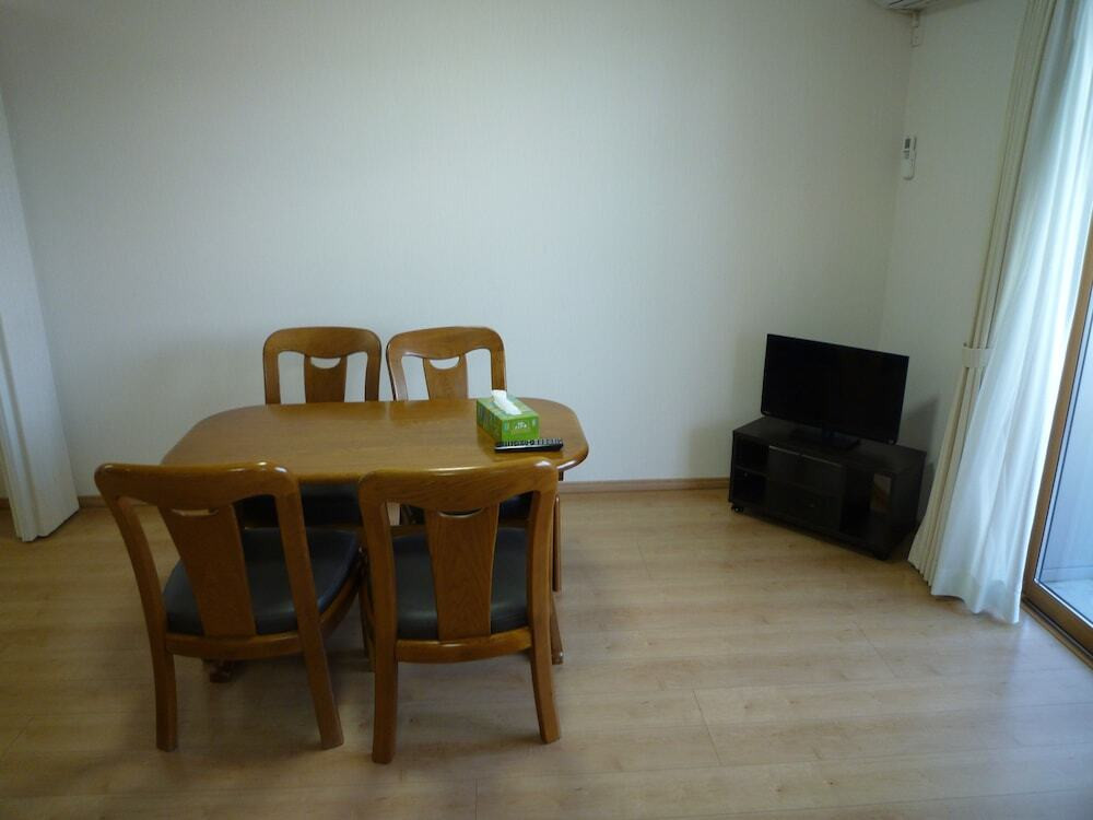 客室内のダイニングエリア