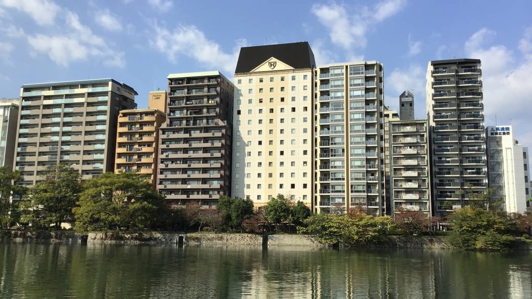 京橋川のすぐそばに建つホテル / 5