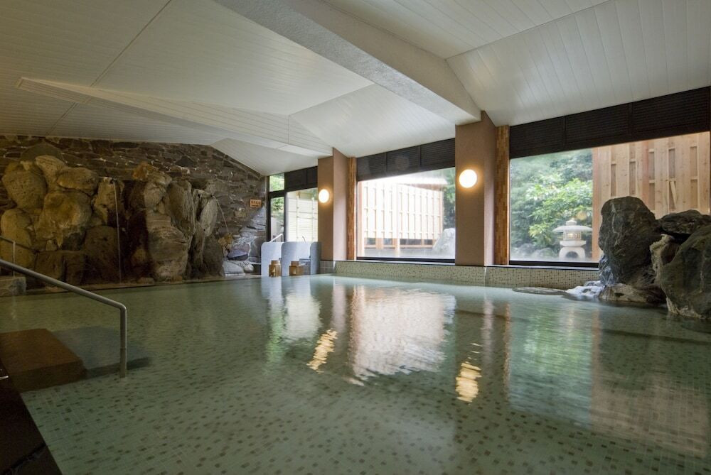 あつ湯とぬる湯、温度の違う湯船があるから子供も入りやすい♪4232882