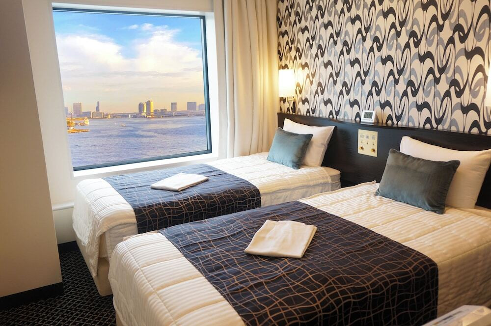 絶景レストランでのご褒美ディナーに胸はずむ4009586