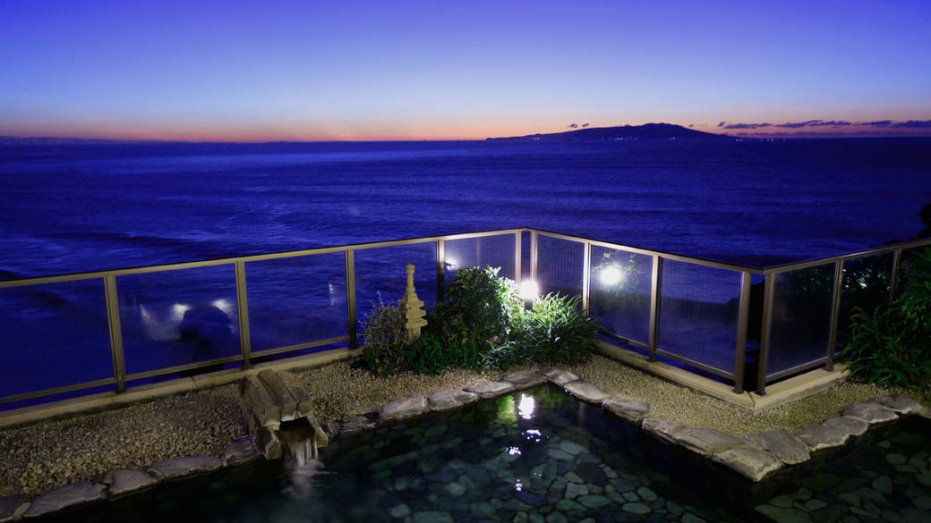 朝焼け前の露天風呂 / 1