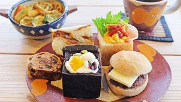 食事・飲み物 / 12