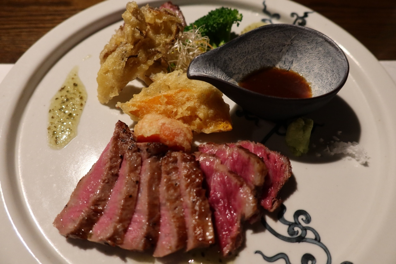 自然に囲まれ、川のせせらぎを聞きながら温泉に入れる旅館3571347