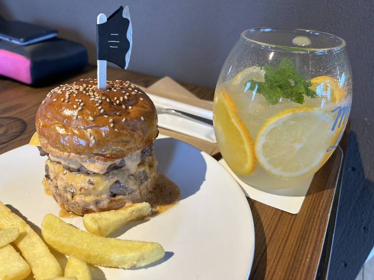 マサカリの旗が立ったバーガー / 1