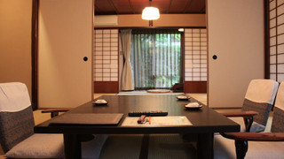 和室　デラックス　4人部屋　専用トイレ付　（鶏）