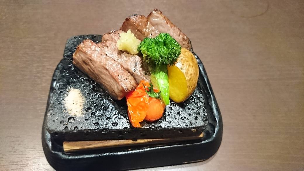 個室ダイニングが良い
新鮮で豪華な魚介に舌鼓 / 5