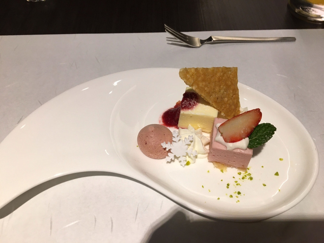 ショコラブランと苺のムース