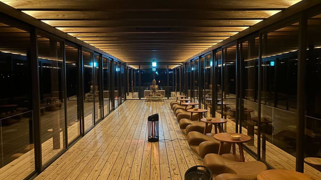 夜の2階デッキ / 2