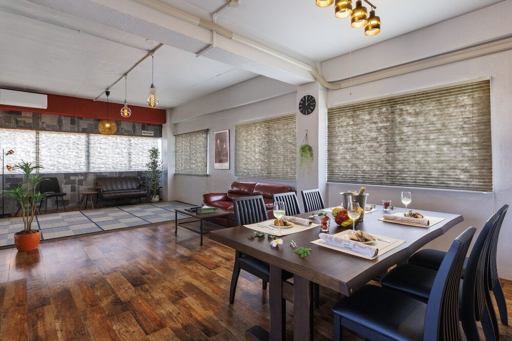 客室内のダイニングエリア