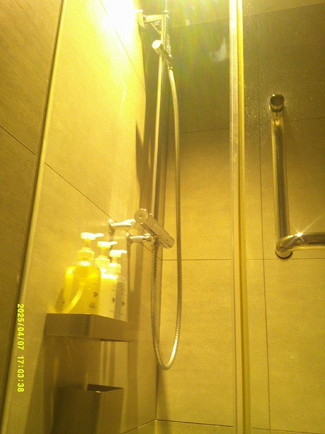 シャワールーム個室内の様子