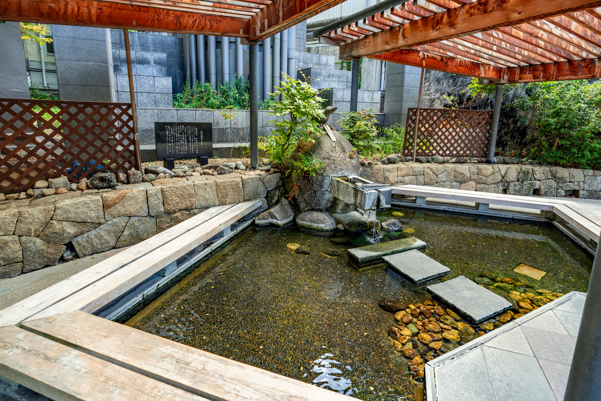 総湯 源泉足湯