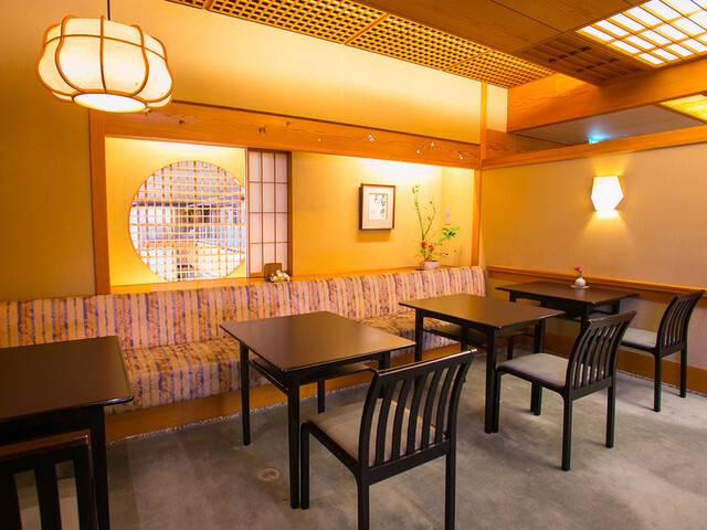 「山茶花」店内① / 4