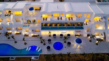 ホテル外観(夕) / 3