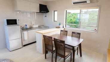 客室内のダイニングエリア / 10