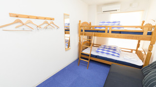 ツインルーム (with Sofa,Shared Bathroom)