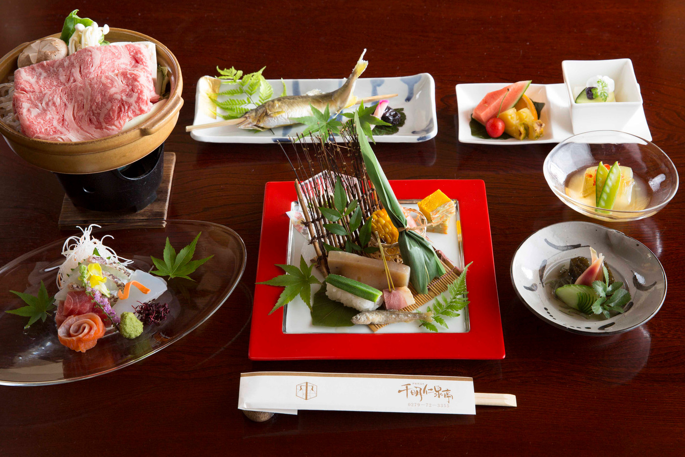 食事はお部屋でゆっくりと3636798