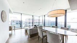 アイコニックスイート 禁煙 (ラウンジアクセス付)