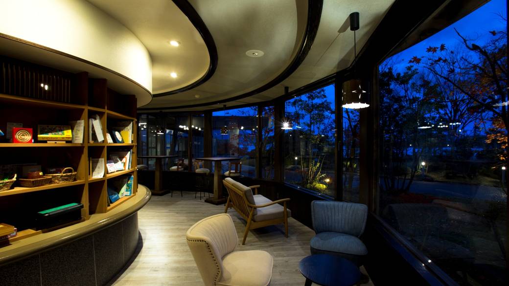 book cafe内観(夜) / 1