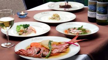 食事・飲み物 / 3