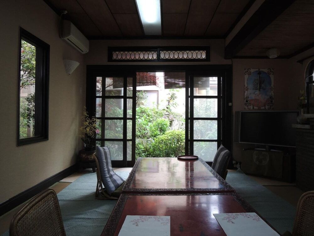 客室内のダイニングエリア